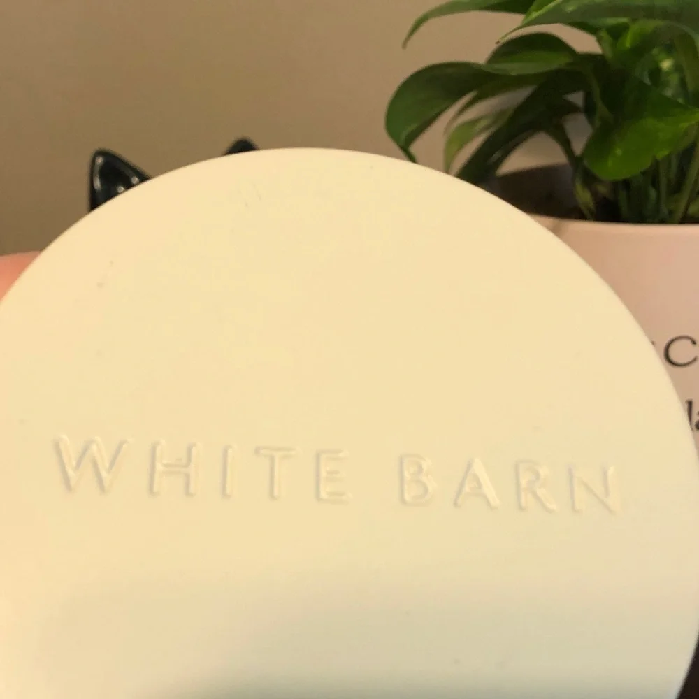 BATH & BODY WORKS Three Wick White Barn Cinnamon Spiced Vanilla Candle NEW
